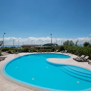 Apartment La Cascata With Pool By Wonderful Italy, Manerba del Garda