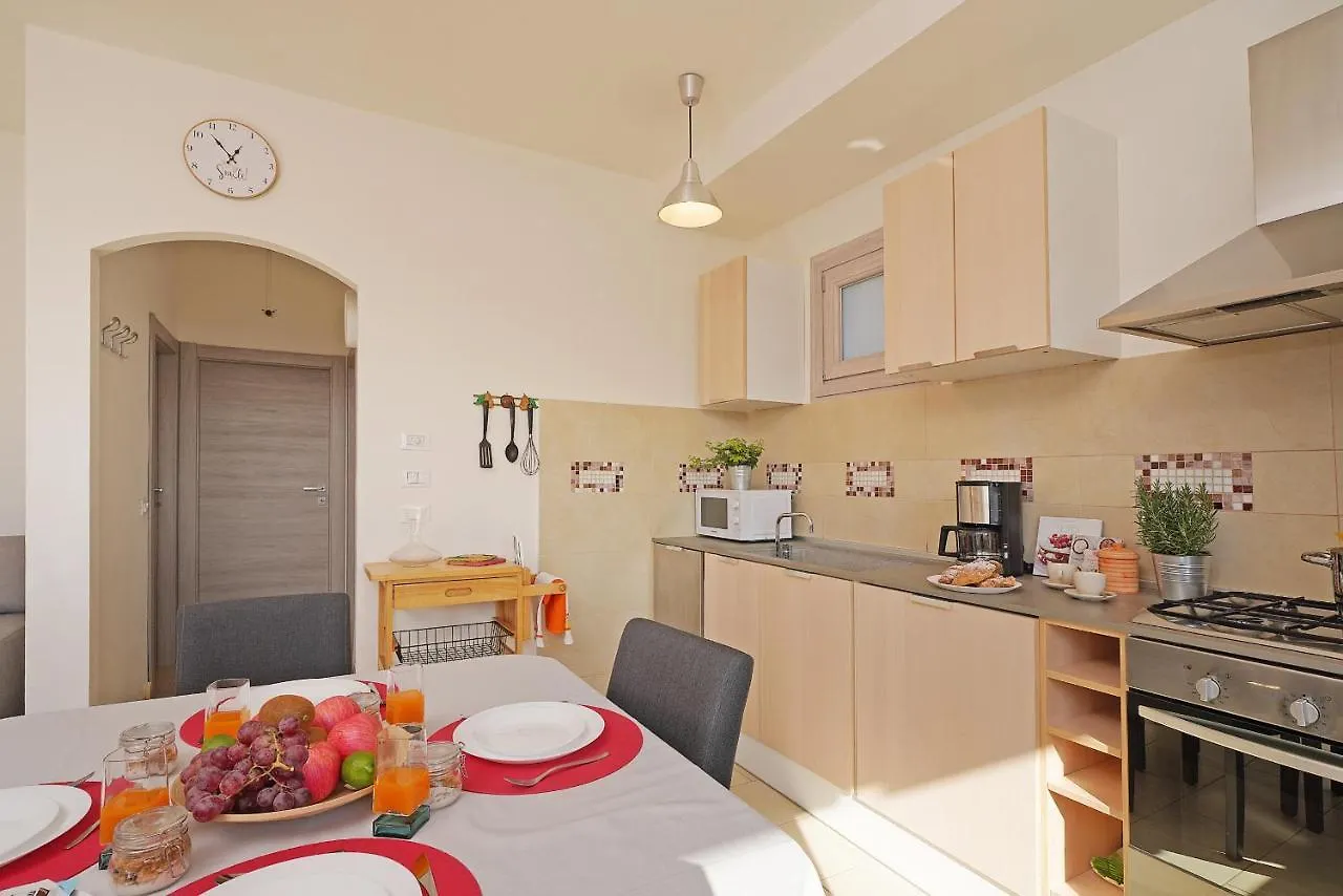 Apartment Ferienwohnung Centro Residenziale Benaco - Gardagate Manerba del Garda Italien